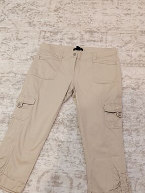 White House Black Market Light Beige Crop Leg Pants